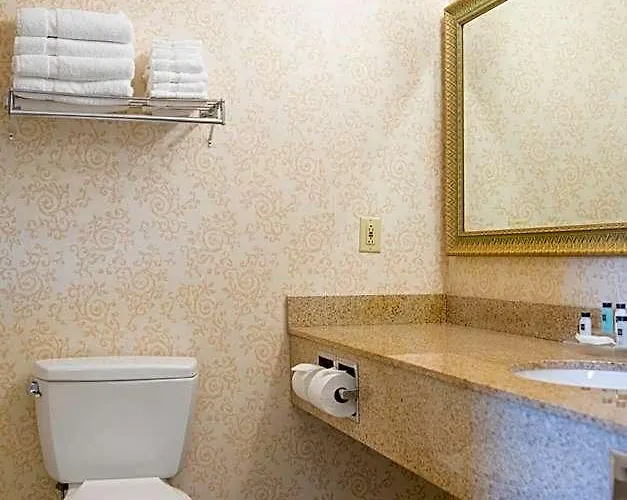 Hotel Country & By Radisson, Effingham, Il