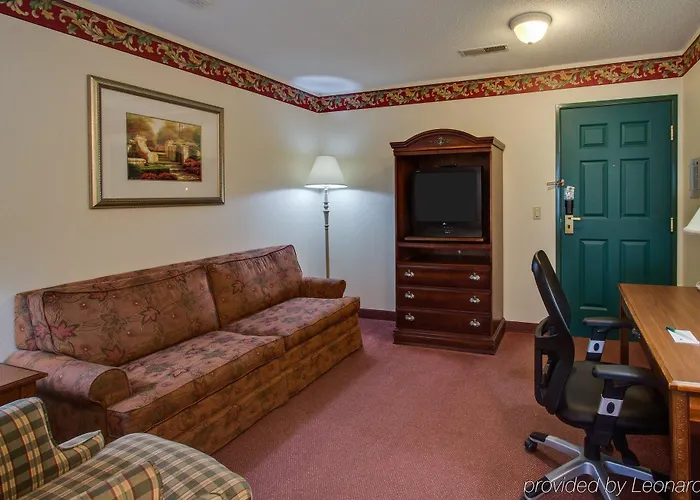 Country & By Radisson, Effingham, Il