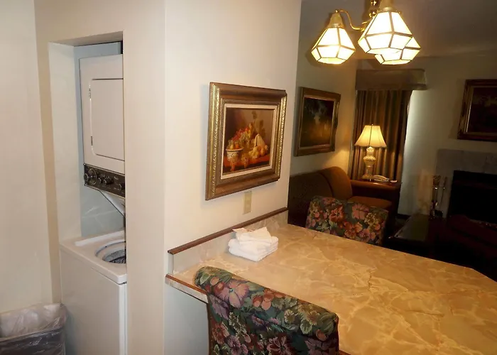Country & By Radisson, Effingham, Il 4*