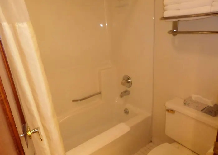 Hotel Country & By Radisson, Effingham, Il