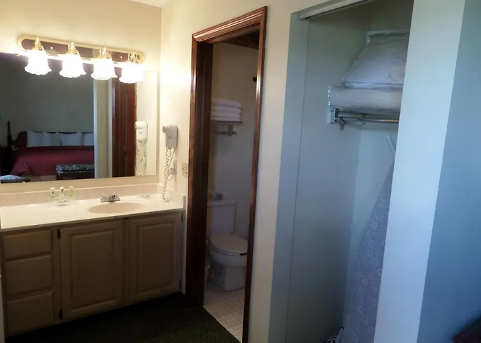 Hotel Country & By Radisson, Effingham, Il 4*