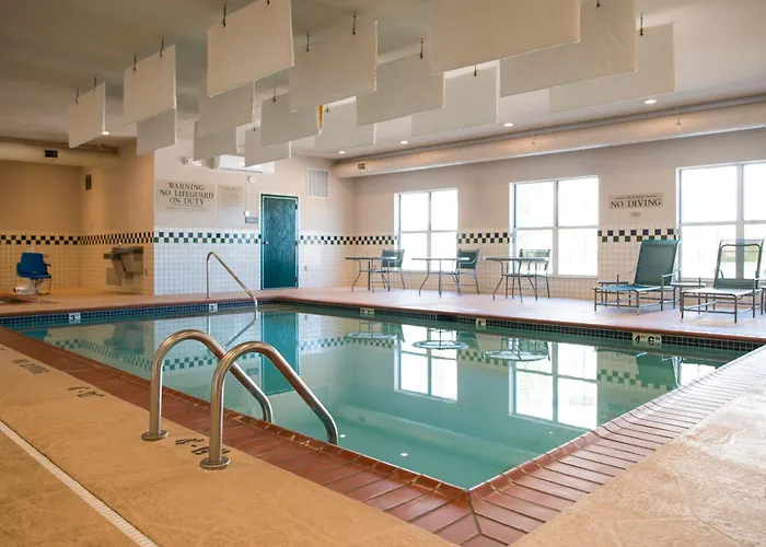 Country & By Radisson, Effingham, Il 4*