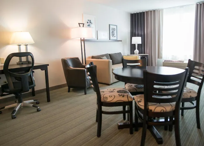 Hotel Country & By Radisson, Effingham, Il
