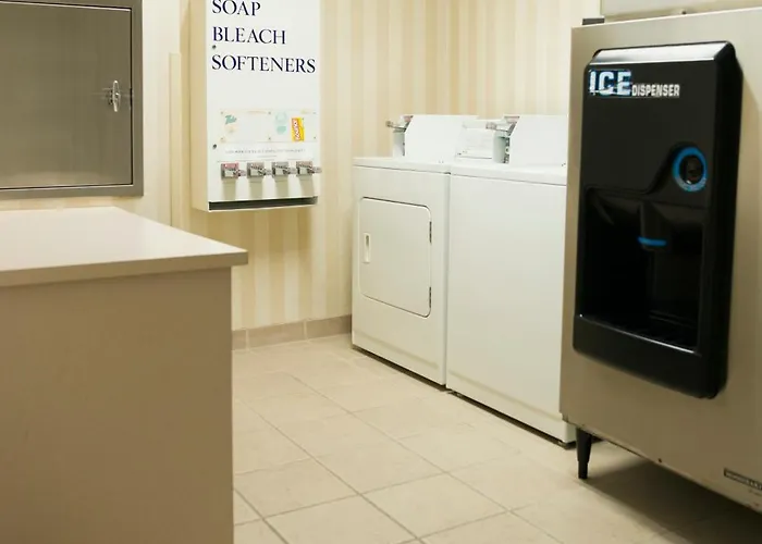 Hotel Country & By Radisson, Effingham, Il