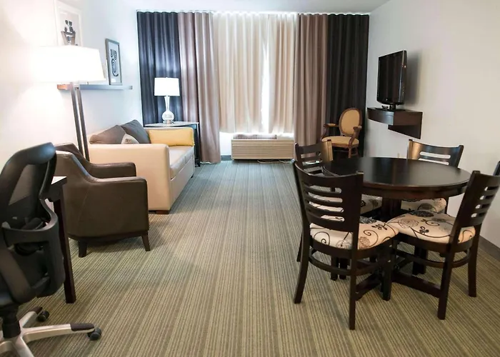 Country & By Radisson, Effingham, Il